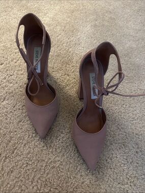 Steve Madden Pamperd Pointed Toe Heels in Blush Nubuck Size 5.5
